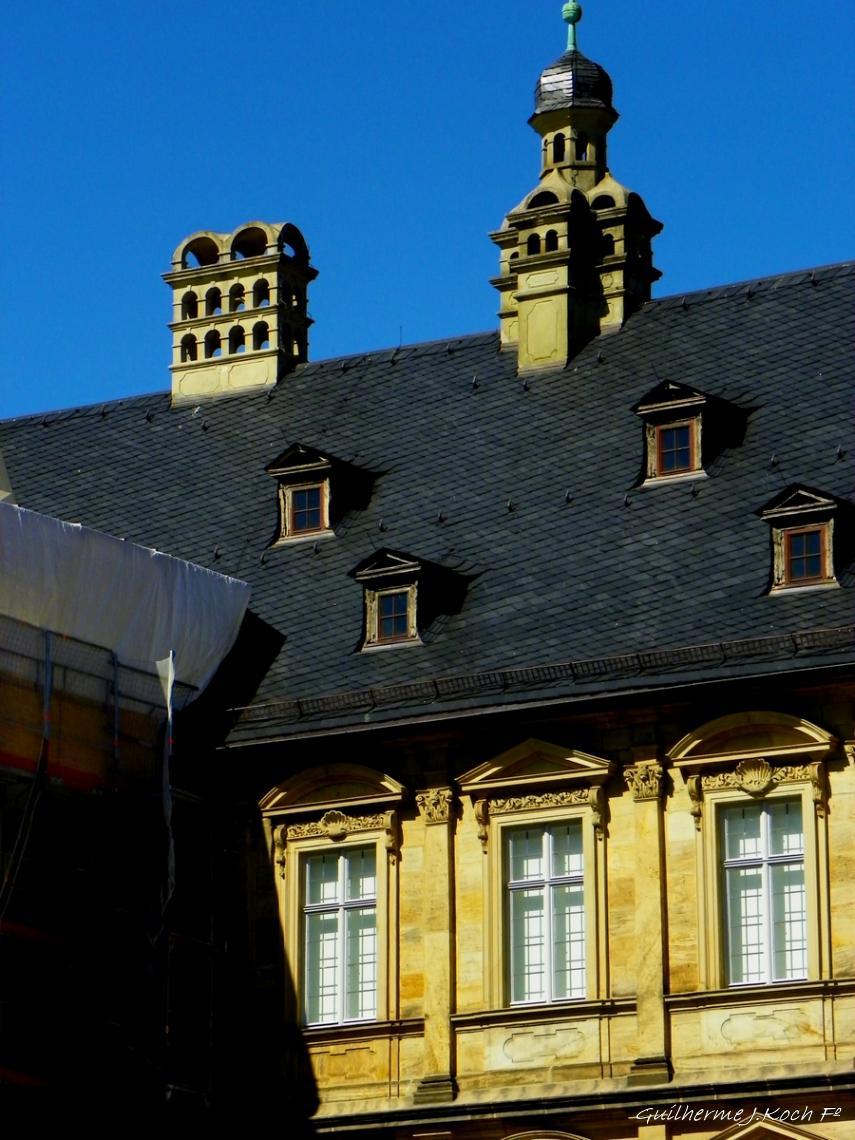tags: Arquitetura,chamin&eacute;s,janelas,talhado,hist&oacute;ria

Neue Residenz, Bamberg, Alemanha