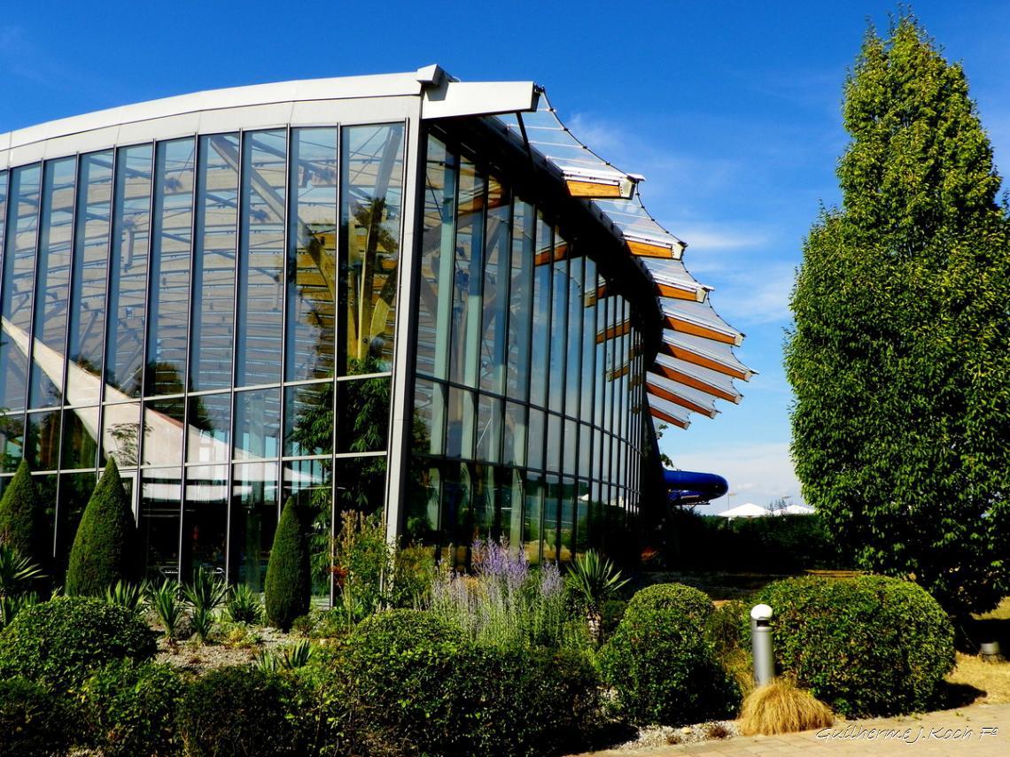 tags: Arquitetura,natureza,Moderno

PRIENAVERA Erlebnisbad & StrandbadLago, em Chiemsee, Alemanha