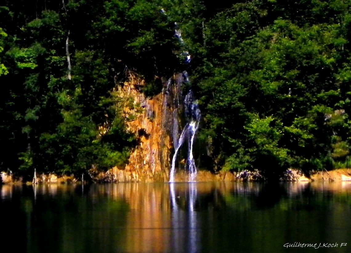 tags: lago,cachoeira,montanhas,verde,agua,natureza,floresta

K&ouml;nigssee, Sch&ouml;nau, Alemanha