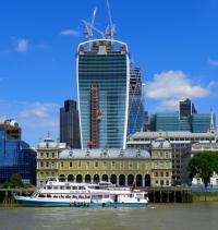 tags: Arquitetura,urbano,rio,prédios,barco

Prédios as margens do Rio Thames, Londres, UK