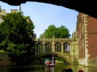 tags: paisagem urbana,lago,barco,ponte,prédios históricos,agua

Passeio de barco em Cambridge, UK