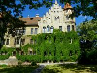tags: Arquitetura,castelo,verde,prédios históricos

Castelo Faber-Castell, Nürnberg, Alemanha