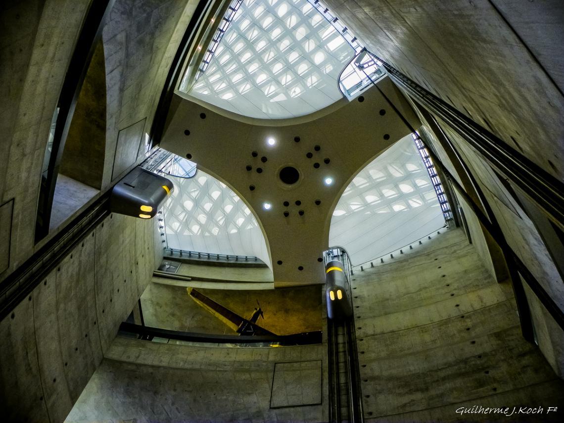 tags: Arquitetura,hist&oacute;ria,Museu

Stuttgart, DE, Museu da Mercedes