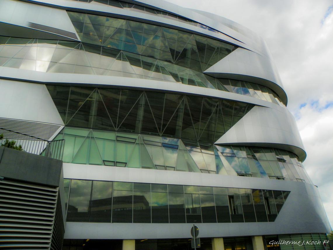 tags: Arquitetura,hist&oacute;ria,Museu

Stuttgart, DE, Museu da Mercedes