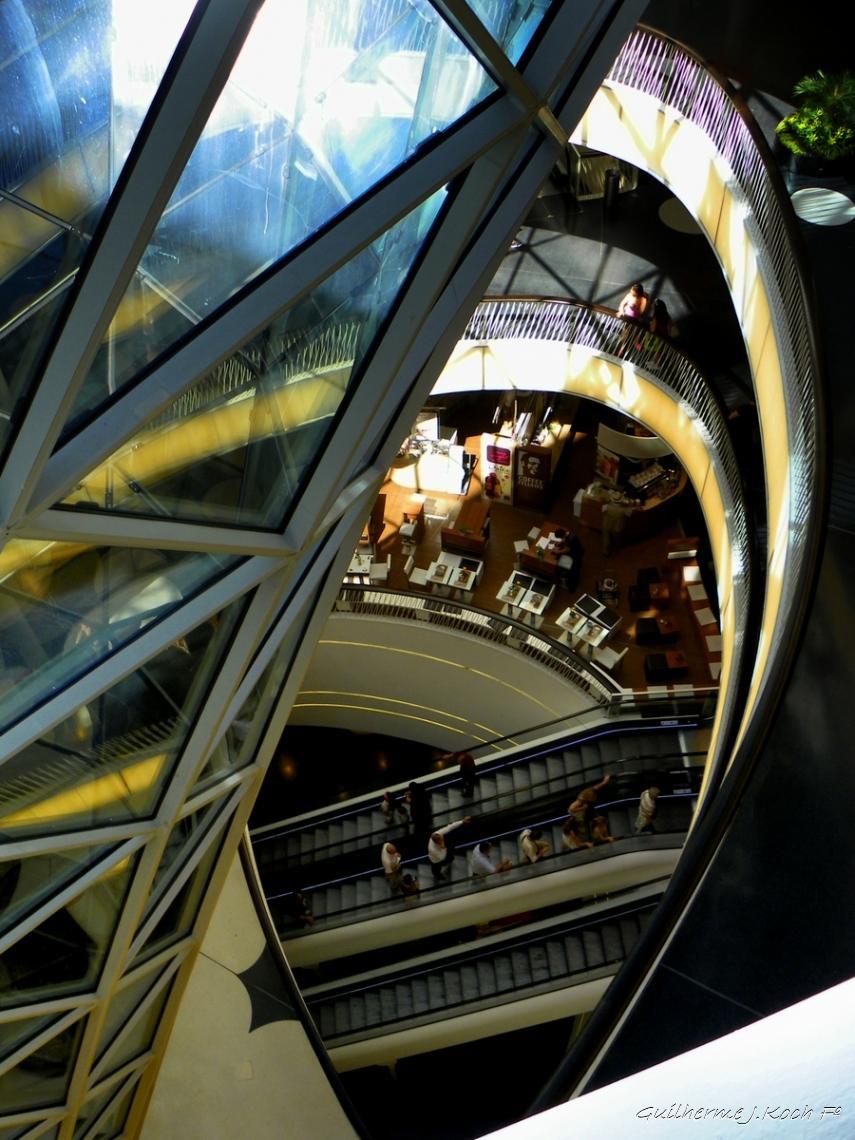 tags: Arquitetura,Moderno,shopping

MyZeil, Shopping Mall, Frankfurt, Alemanha