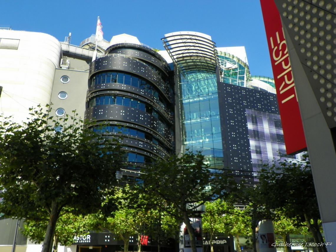 tags: Arquitetura,Moderno,shopping

MyZeil, Shopping Mall, Frankfurt, Alemanha