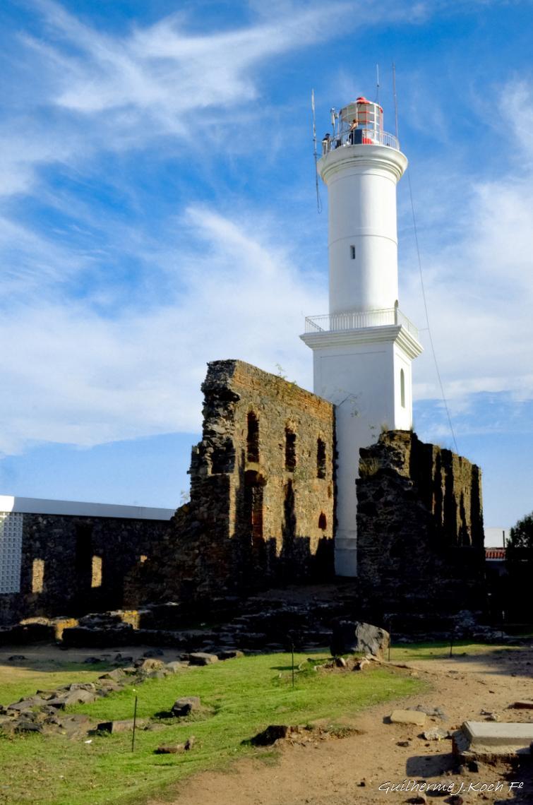 tags: farol,hist&oacute;ria,c&eacute;u,azul,pr&eacute;dios hist&oacute;ricos

Colonia Del Sacramento, Uruguai