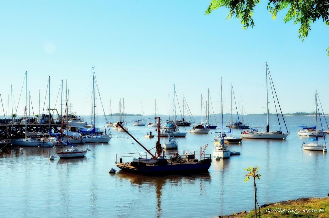 tags: mar,marina,azul,barco,ver&atilde;o

Colonia Del Sacramento, Uruguai 