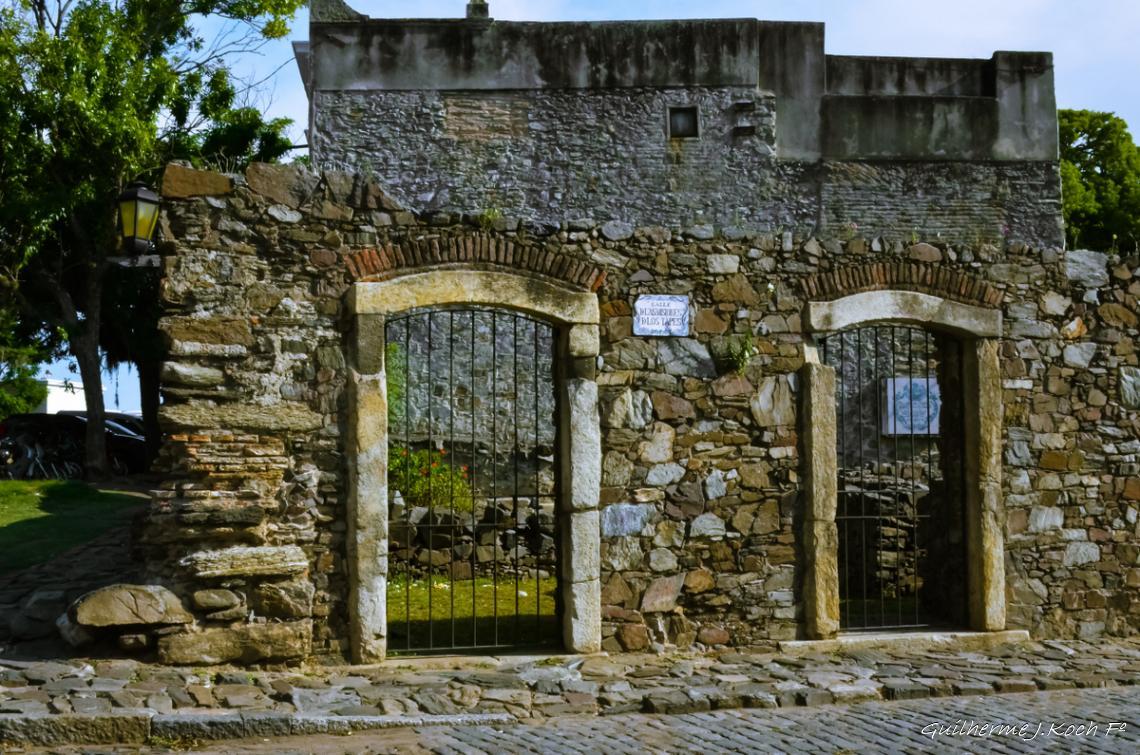 tags: Arquitetura,hist&oacute;ria,pr&eacute;dios hist&oacute;ricos,port&otilde;es

Colonia Del Sacramento, Uruguai