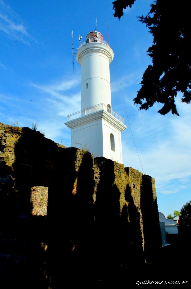 tags: farol,hist&oacute;ria,c&eacute;u,azul,pr&eacute;dios hist&oacute;ricos

Colonia Del Sacramento, Uruguai