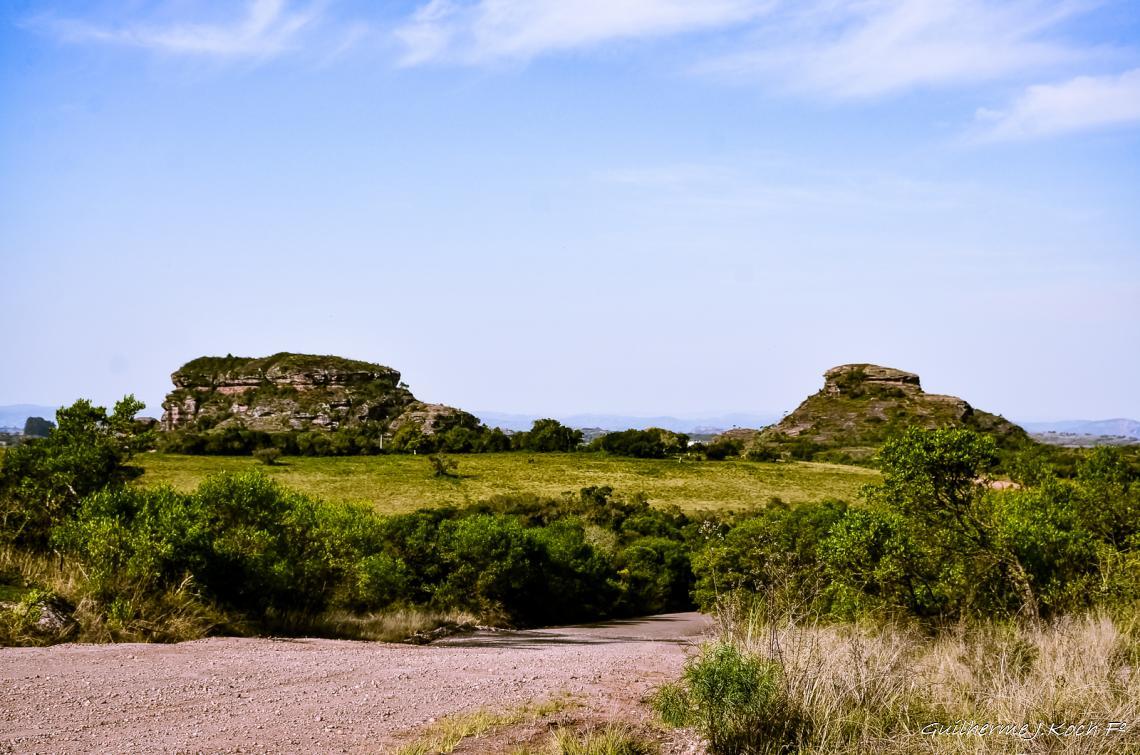 tags: natureza,paisagem,mata,morros,Geomonumentos

Geomonumentos de Ca&ccedil;apava do Sul - RS - Brasil