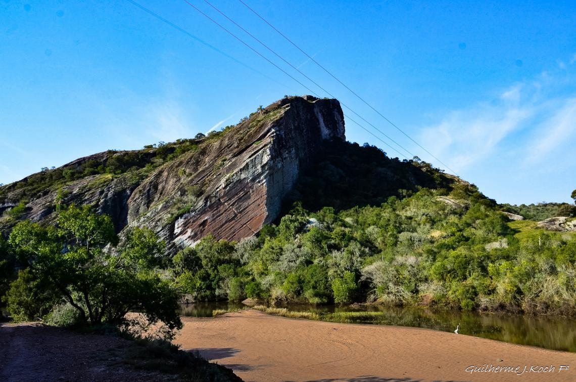 tags: natureza,paisagem,mata,morros,Geomonumentos,rio,agua

Prainha Pedra da Cruz - Ca&ccedil;apava do Sul - RS - Brasil