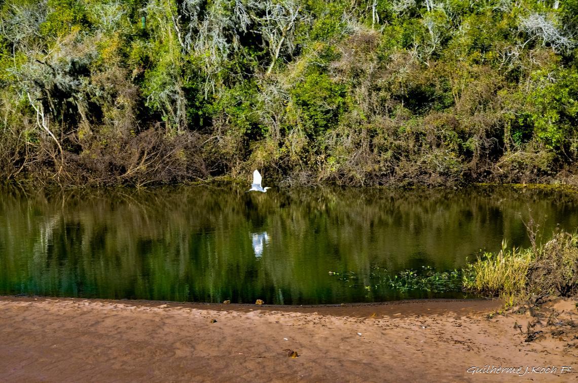 tags: paisagem,morros,Geomonumentos,rio,agua,reflexo

Prainha Pedra da Cruz - Ca&ccedil;apava do Sul - RS - Brasil