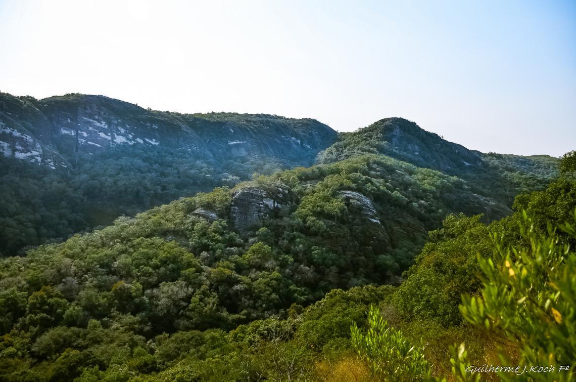tags: paisagem,morros,Geomonumentos,natureza

Parque Natural M. Pedra do Segredo - Ca&ccedil;apava do Sul - RS - Brasil