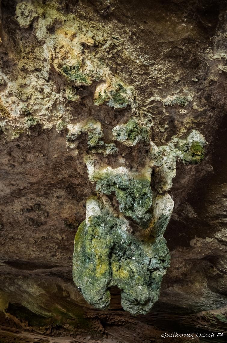 tags: paisagem,morros,natureza,floresta,mata,grutas,estalactites

Parque Natural M. Pedra do Segredo - Ca&ccedil;apava do Sul - RS - Brasil