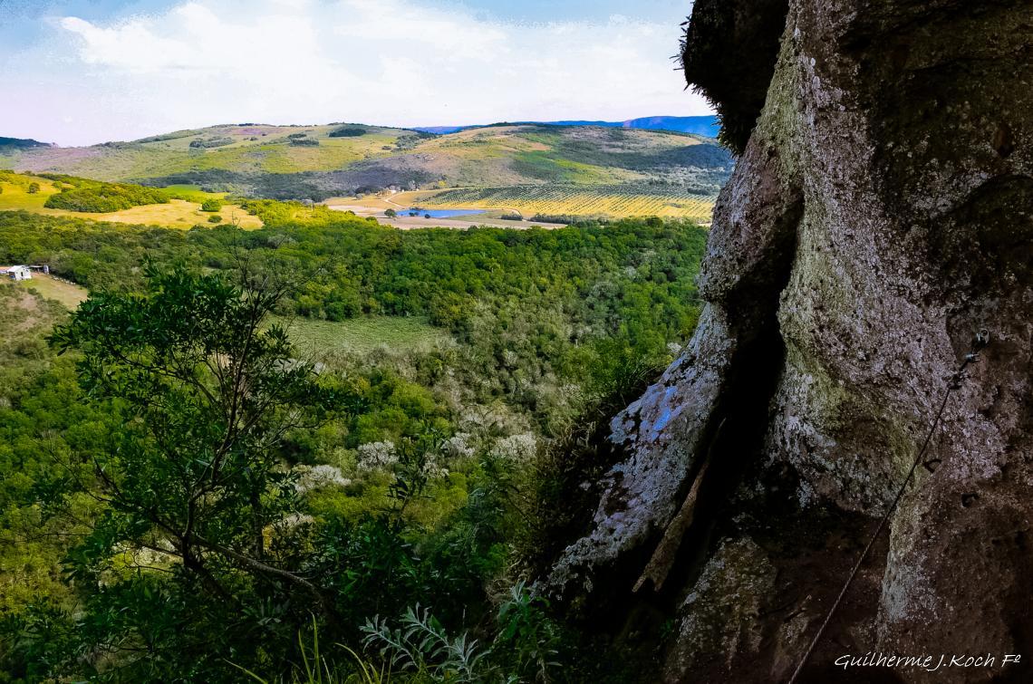 tags: paisagem,morros,natureza,floresta,mata,grutas

Parque Natural M. Pedra do Segredo - Ca&ccedil;apava do Sul - RS - Brasil