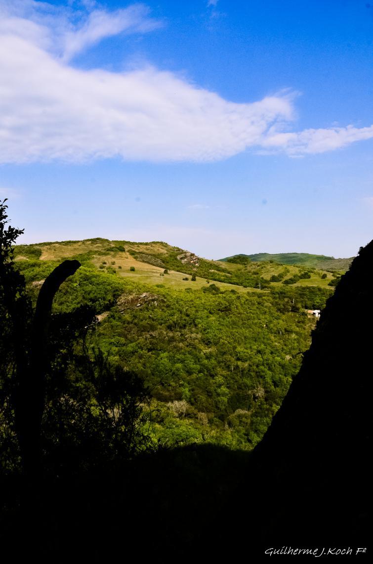 tags: paisagem,morros,natureza,floresta,mata,grutas

Parque Natural M. Pedra do Segredo - Ca&ccedil;apava do Sul - RS - Brasil